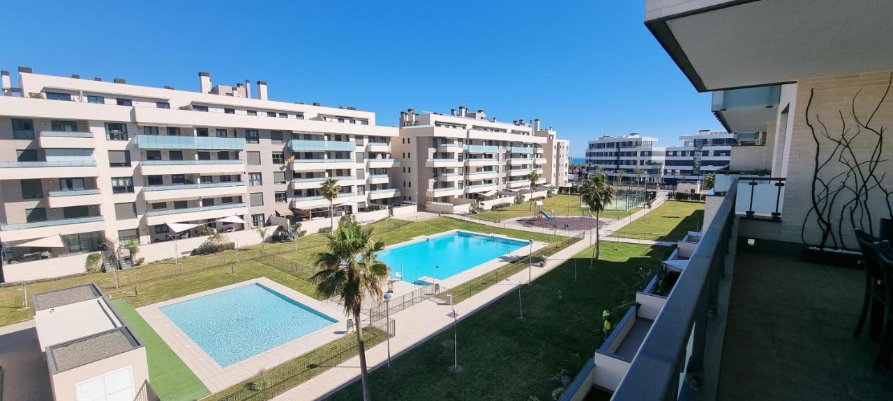 Excellent Location- Beach, Pool, Telework, 2 Bikes, Parking & Wifi Gratis At "Casa Carol'S" Torremolinos Eksteriør billede
