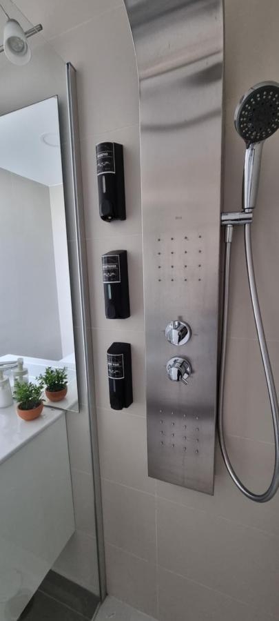 Excellent Location- Beach, Pool, Telework, 2 Bikes, Parking & Wifi Gratis At "Casa Carol'S" Torremolinos Eksteriør billede