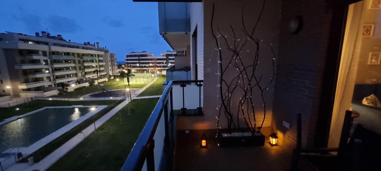Excellent Location- Beach, Pool, Telework, 2 Bikes, Parking & Wifi Gratis At "Casa Carol'S" Torremolinos Eksteriør billede