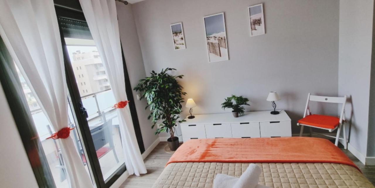 Excellent Location- Beach, Pool, Telework, 2 Bikes, Parking & Wifi Gratis At "Casa Carol'S" Torremolinos Eksteriør billede