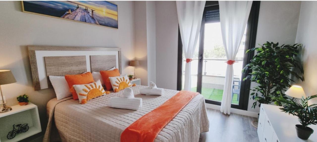 Excellent Location- Beach, Pool, Telework, 2 Bikes, Parking & Wifi Gratis At "Casa Carol'S" Torremolinos Eksteriør billede