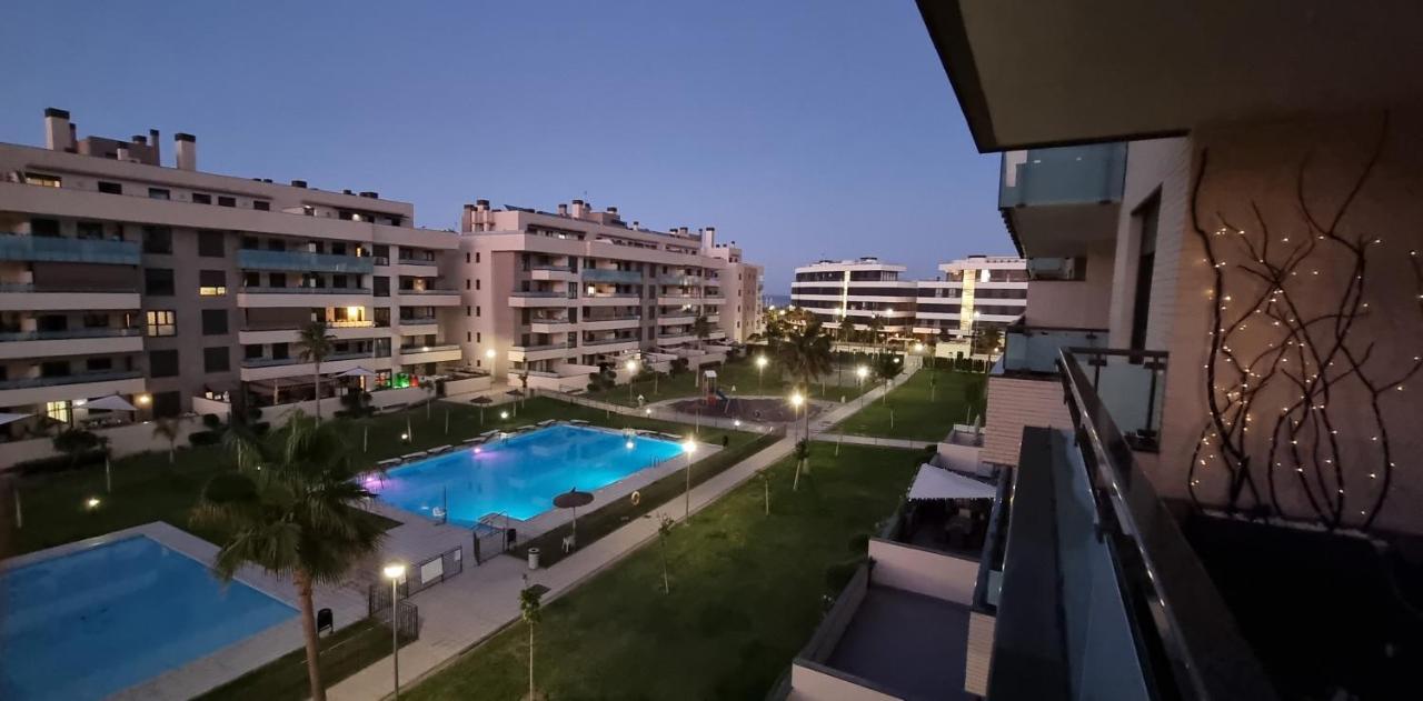 Excellent Location- Beach, Pool, Telework, 2 Bikes, Parking & Wifi Gratis At "Casa Carol'S" Torremolinos Eksteriør billede